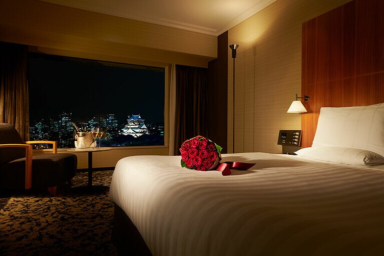 宿泊プランも豊富で、大阪城を眺める“絶景ステイ”などのプランも。