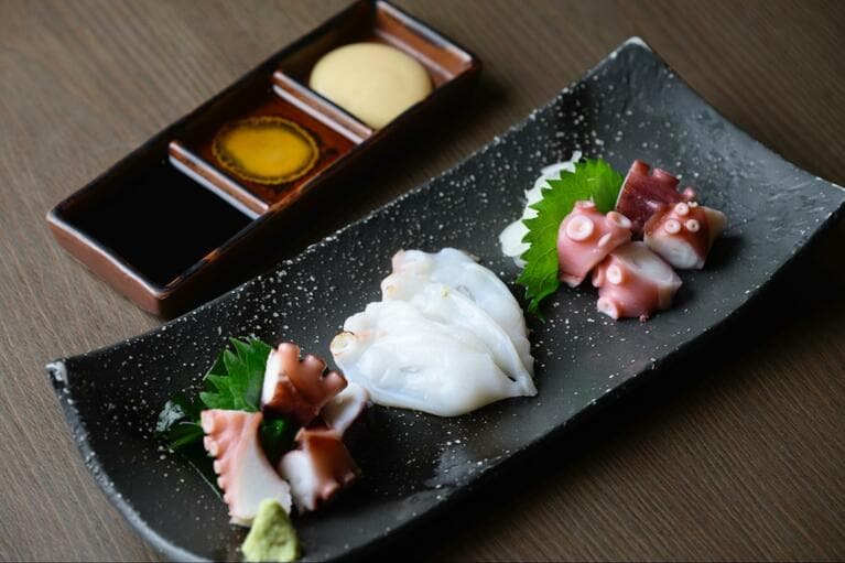 この店で絶対に食べたい、モロッコ産マダコ、北海道産水ダコ、明石産マダコの「蛸3種盛り」1,480円（税込）。