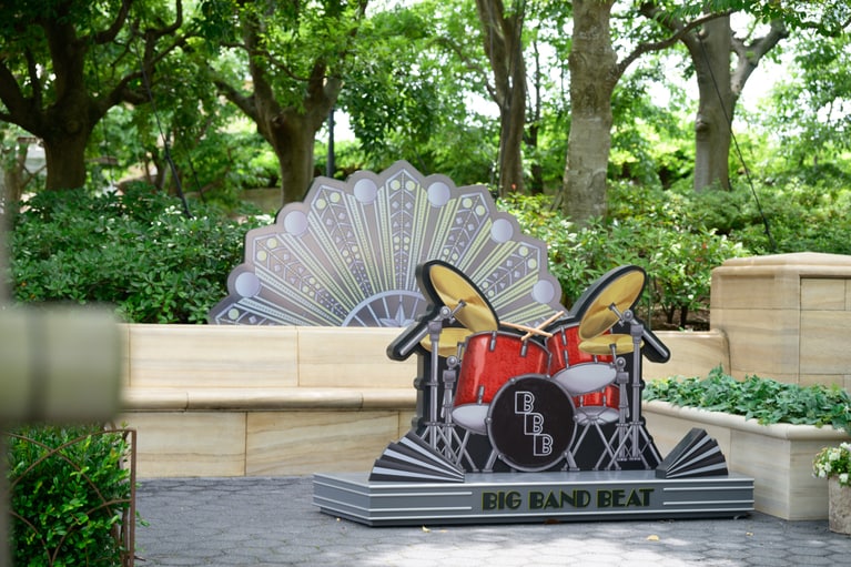 ドラムを叩いているような写真が撮れるフォトスポットも設置。