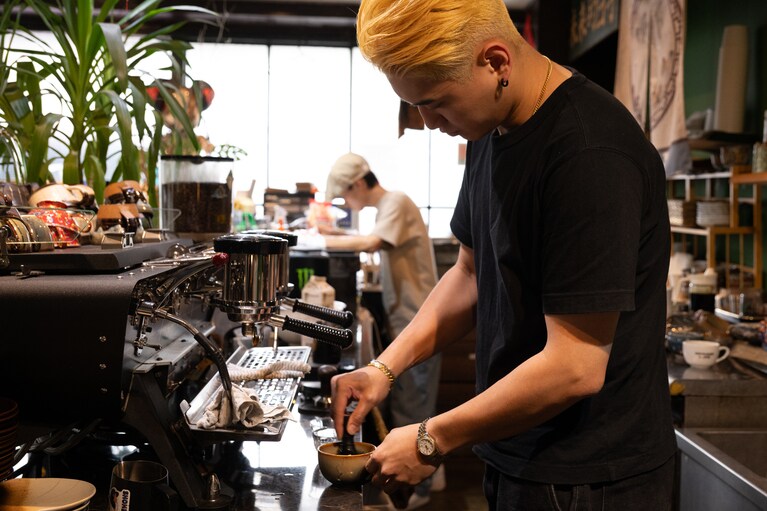 世界的に活躍する店主のリウェイさん。
