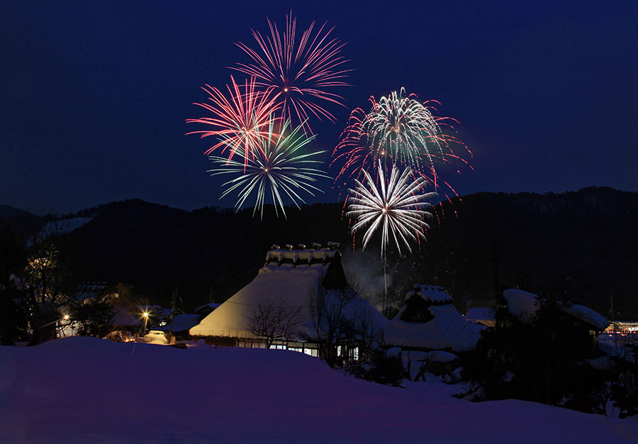 【京都府】美山かやぶきの里雪灯廊。写真提供：南丹市美山観光まちづくり協会