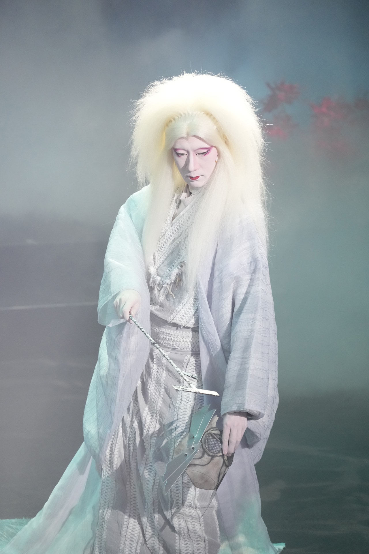 令和6年11月新橋演舞場『朧の森に棲む鬼』オボロミ ©松竹
