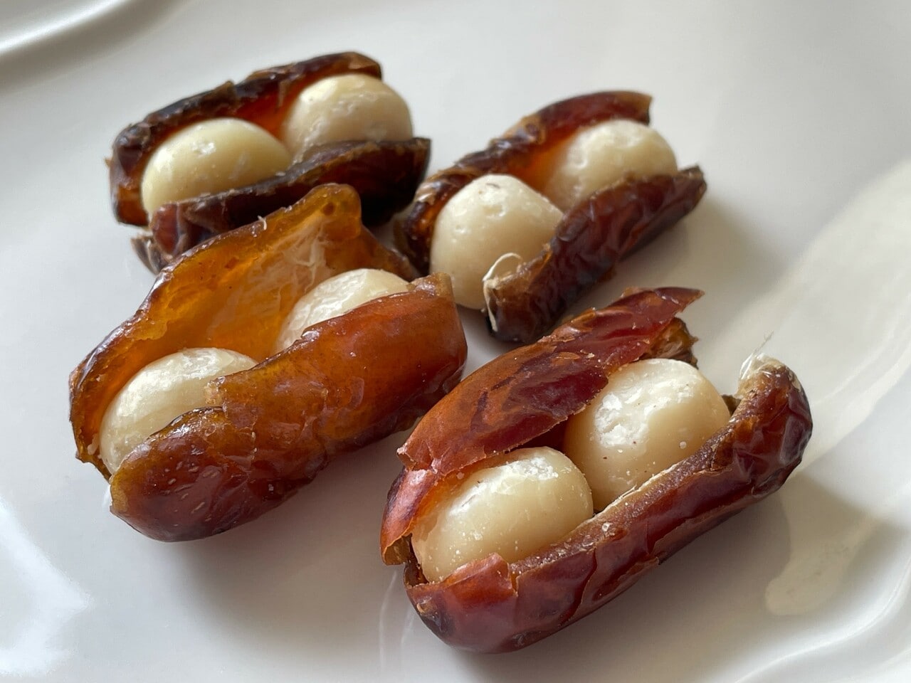 ナッツを挟んだデーツのお菓子は台湾では定番。ここのものは、断トツのおいしさと評されています。