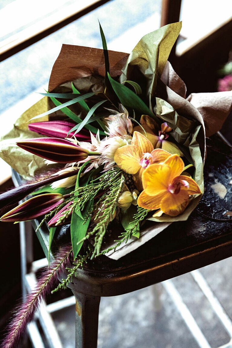 「華美ではない、凜とした大人の女性へ」 4,000円。