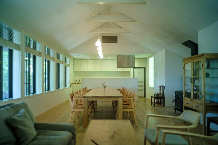 「セイズファーム ステイ」のダイニングキッチン。ベッドルームは3室。