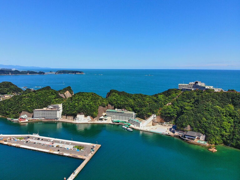 ホテル浦島［和歌山／南紀勝浦温泉］全景。
