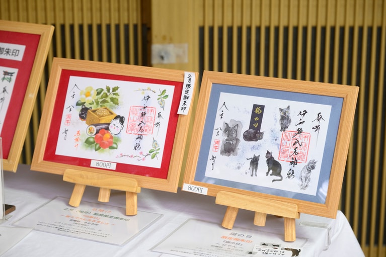 「通常御朱印」だけでなく、瀬戸内の景色がデザインされた「特別御朱印」、毎月デザインが変わる「限定御朱印」が用意されている。