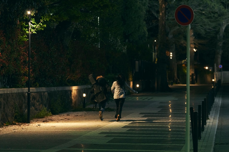 Ⓒ石黒正数・徳間書店／映画『ネムルバカ』製作委員会。秘訣は「挨拶」と「質問攻め」と「めげない心」。平祐奈の“スーパーコミュ力”3か条とは