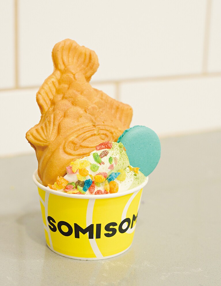 【SomiSomi Soft Serve&Taiyaki(ソミソミ・ソフト・シェーブ&タイヤキ)】たい焼きアイス 5.95ドル。