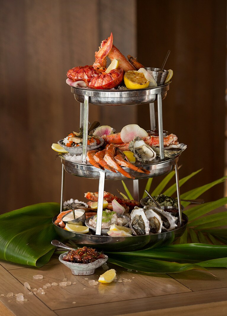 新鮮な魚介類をたっぷり楽しむことができるハワイアンシーフードタワー。