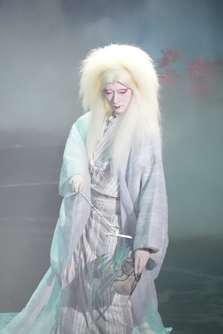 令和6年11月新橋演舞場『朧の森に棲む鬼』オボロミ　©松竹
