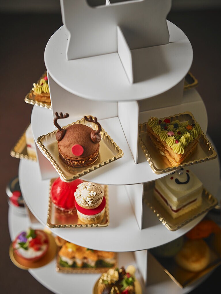 テイクアウト クリスマス アフタヌーンティー 全12種、紅茶付き(2人分) 19,440円(税込)／シャングリ・ラ ホテル 東京
