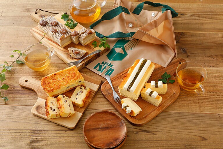 「2021年福箱 成城石井自家製ケーキ 3点＋ショッピングバッグセット」4,000円(税・送料込み 限定 1,000セット※5,122円相当)