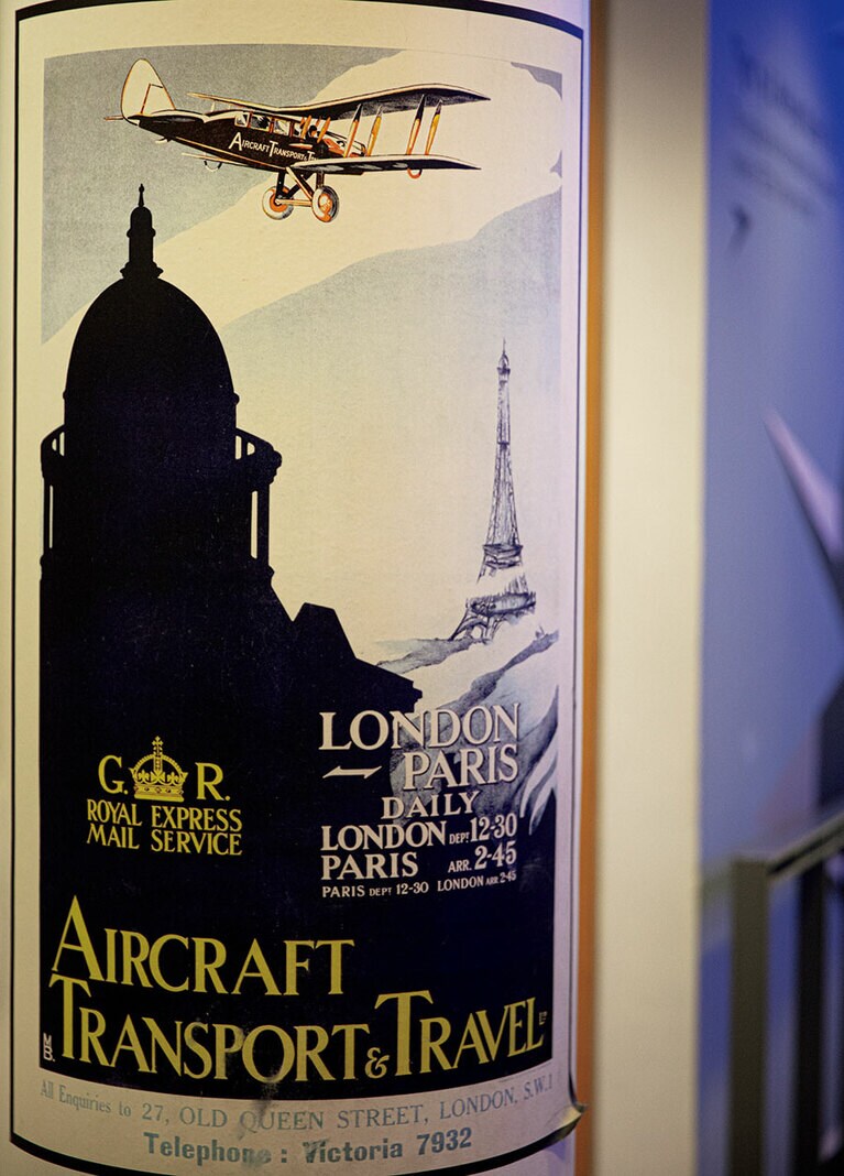 BAの前身AT＆Tのロンドン・パリ間の飛行ポスターなど貴重な展示が揃う。