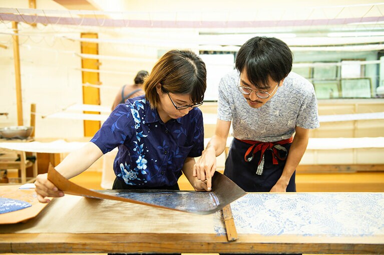 ぴったりと型紙を置くだけで、もうドキドキです。