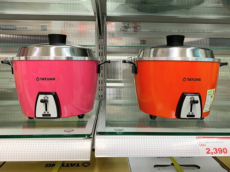 日本人に大人気の「大同6人份電鍋(6人用サイズ/内側アルミ)」2,360元(内側ステンレスの場合は3,690元)。