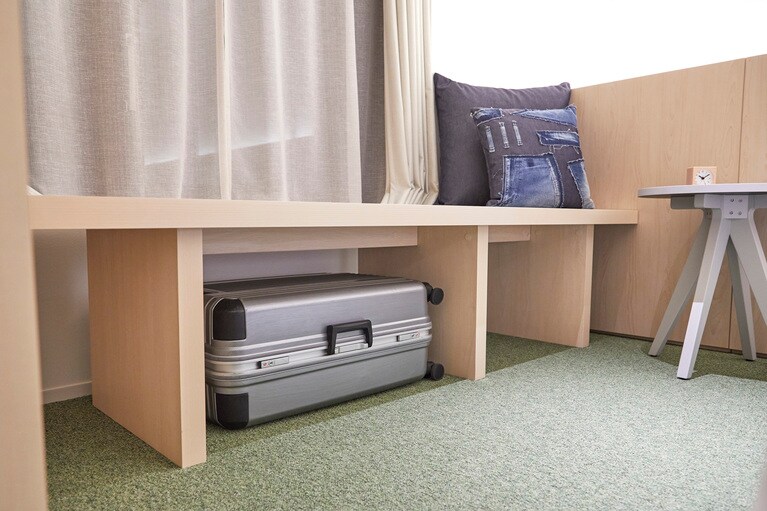 隙間空間を利用してラゲッジスペースを設けるなど、客室は機能的な造り。写真は「スーペリアツイン」。