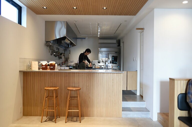 奥のオープンキッチンを活用し、タコスパーティーなどのイベントも開かれる。