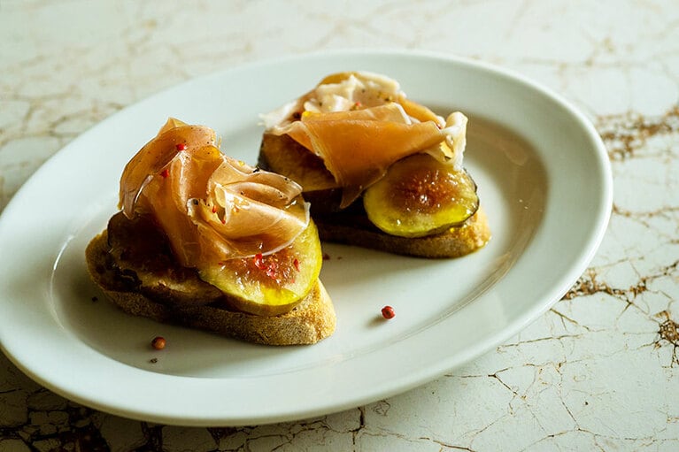 イチヂクと生ハムのクロスティーニ。