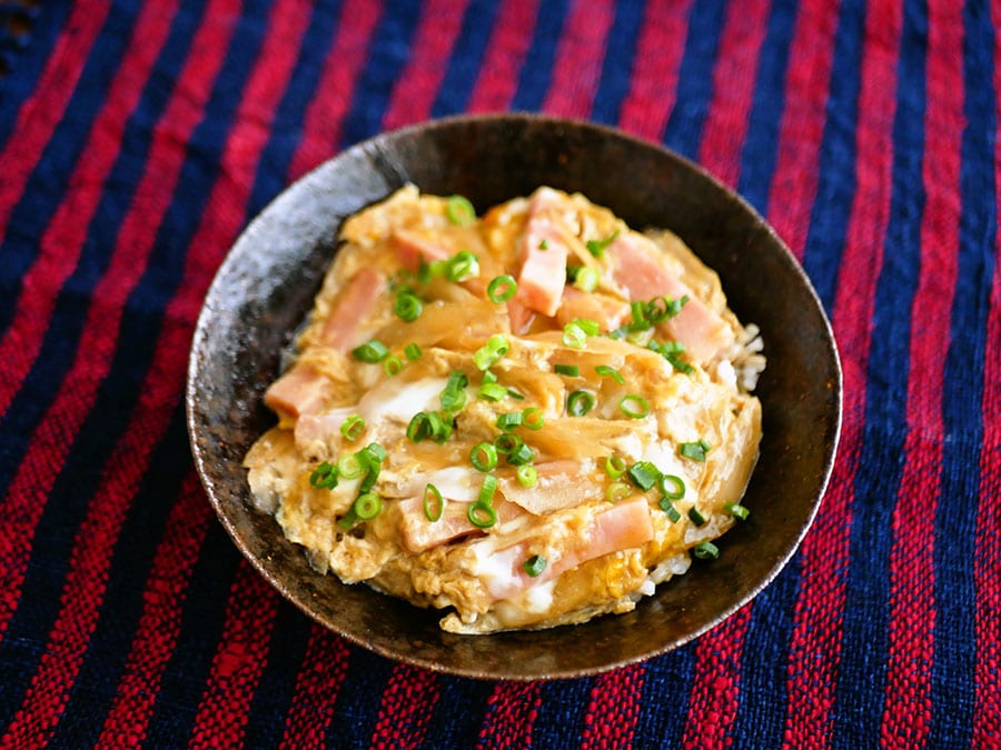 ごぼうベーコン卵とじ丼。