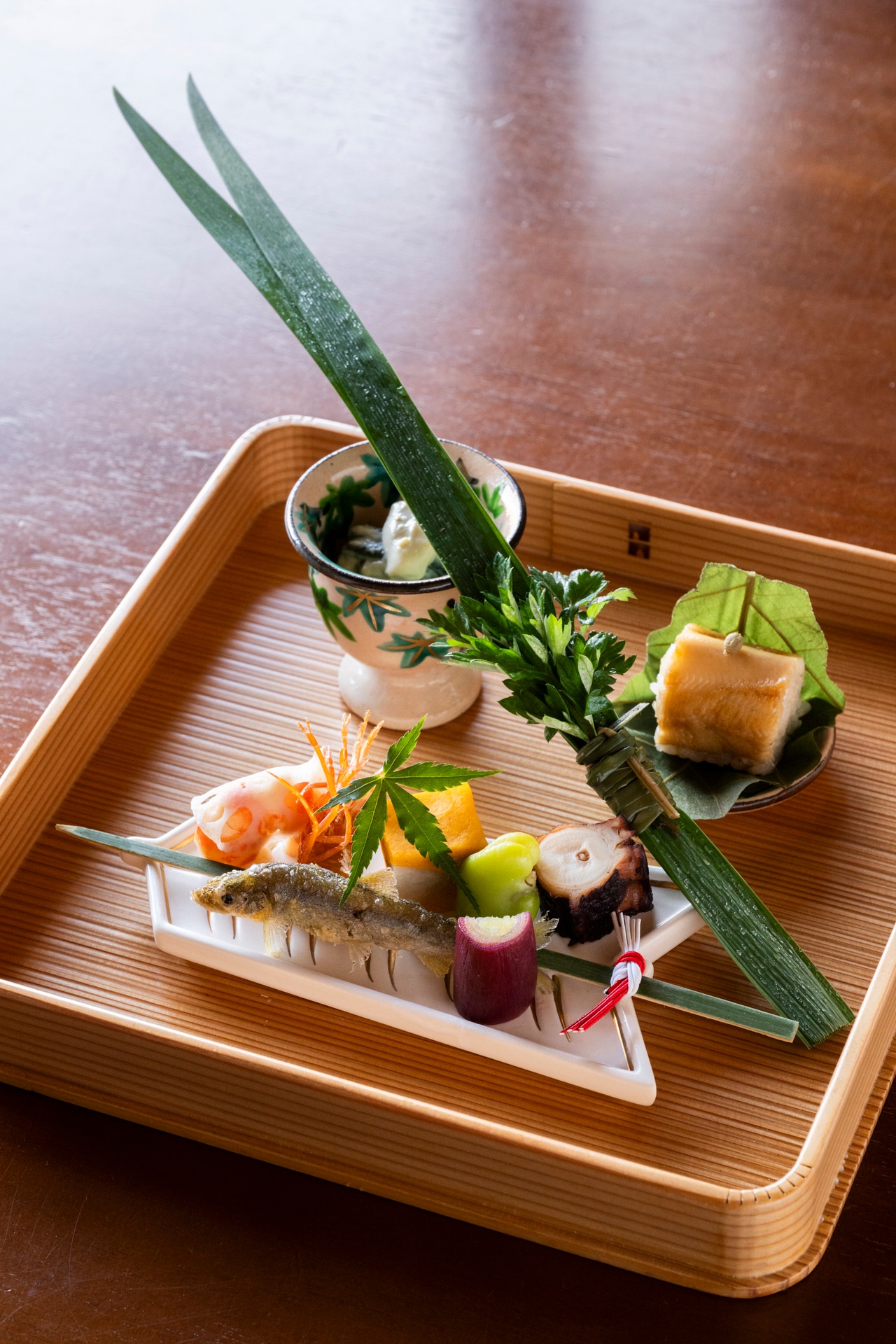 初夏の山河を表現した替り・立夏。鮎をはじめ、夏を感じさせる料理が宿泊客をお出迎え。