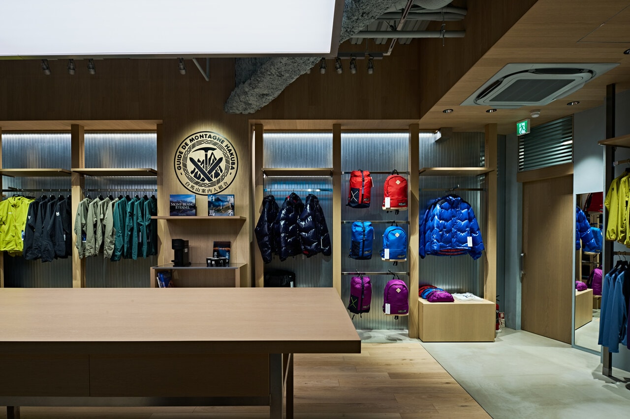 2階は、フロアの中心にテーブルを設置。山をハブに人々のコミュニケーションが活性化する場になることを目指す。