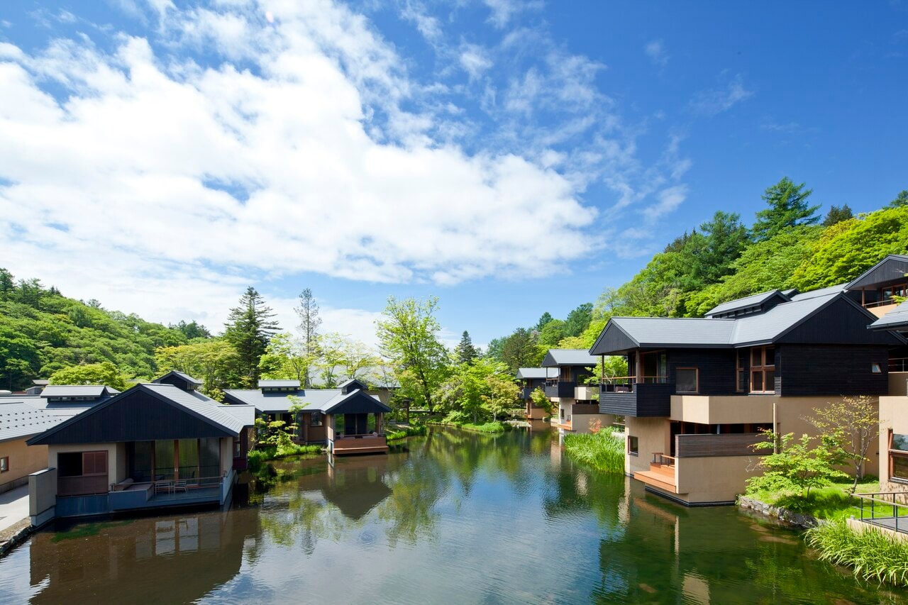 星のや軽井沢の全景。