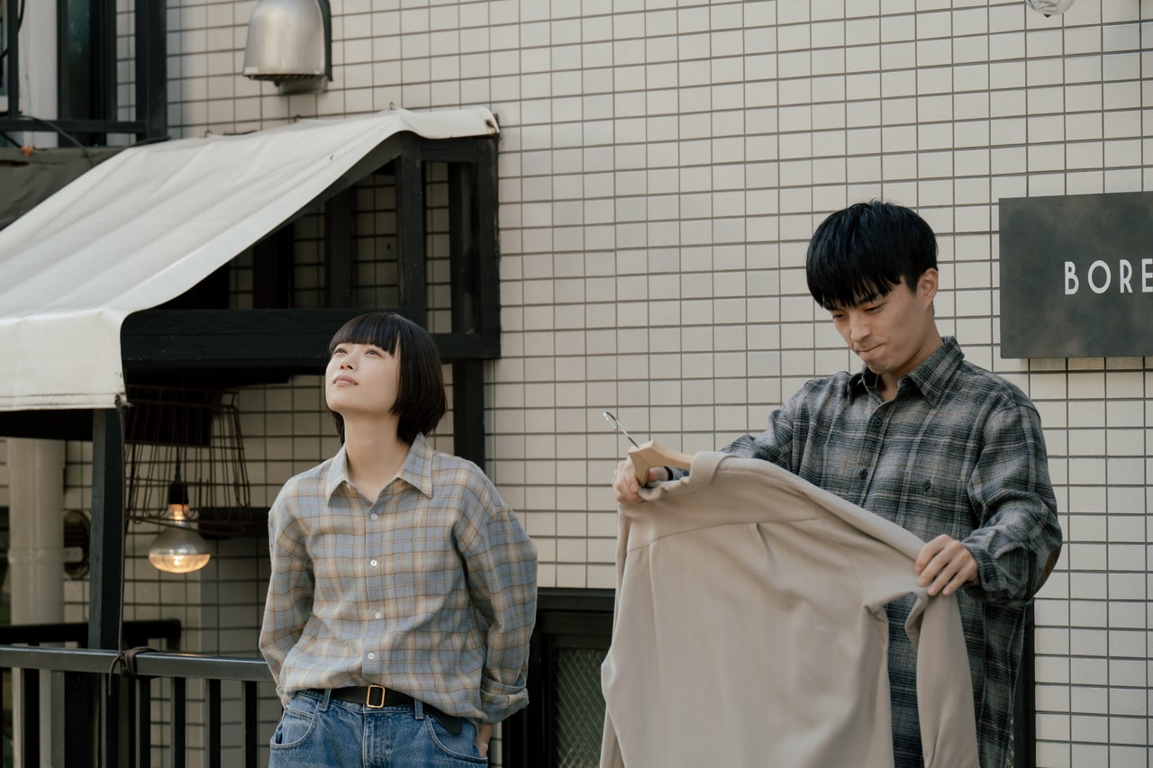 文菜は古着屋でアルバイトをしている。©日本テレビ