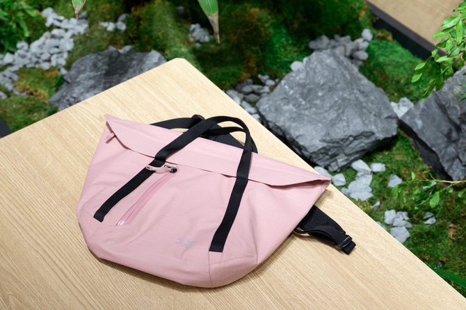 カラー／Bliss（ブリス）。¥19,800