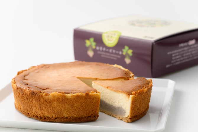 田芋チーズケーキ 2,700円。