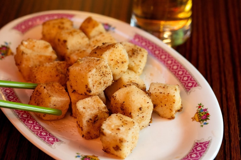 「豆腐の塩胡椒揚げ」（800円）。