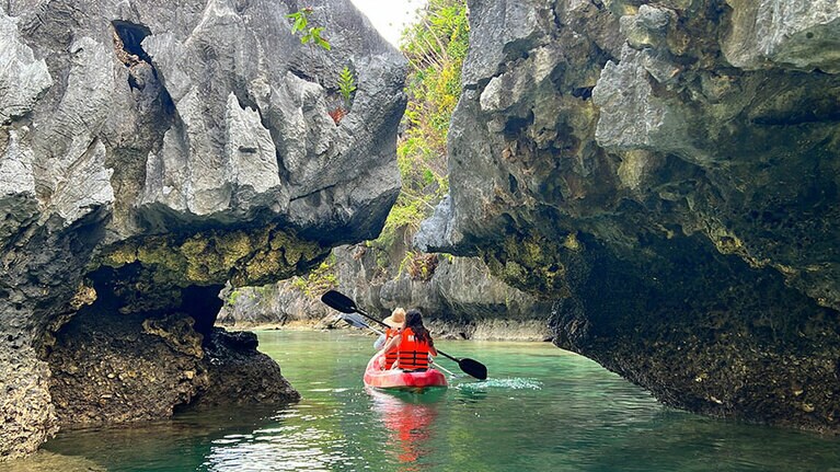 「スモールラグーン」の入り口は、満潮になると隙間がなくなって通れなくなる。