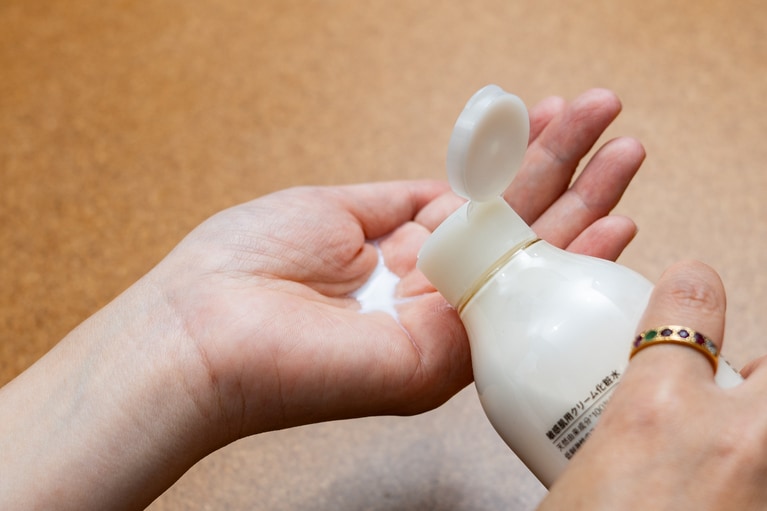 化粧水よりはとろみがあり、乳液よりはややさらっとするような絶妙な質感。