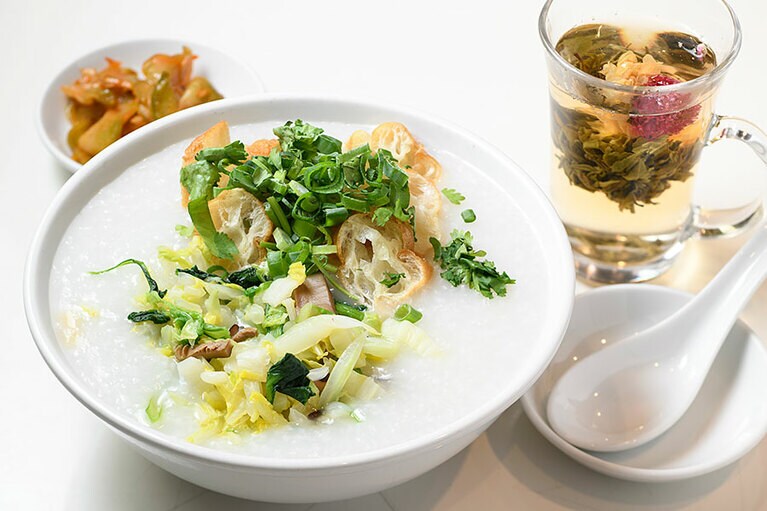 やさいかゆ−青菜粥−(普通) 760円、はな茶−花茶一杯− 460円。