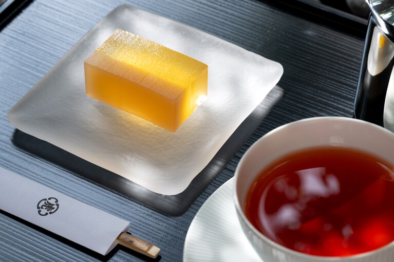 「ミラベルのめぐみ」飲み物付き1,870円。紅茶に合わせるのがおすすめ。持ち帰りは1本2,376円。9月中旬まで販売予定。