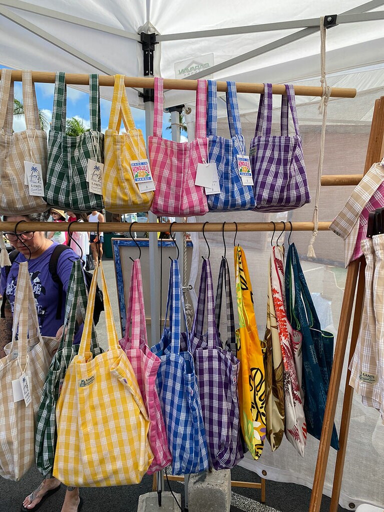 カラーバリエーションが豊富なパラカトートは30ドル〜。