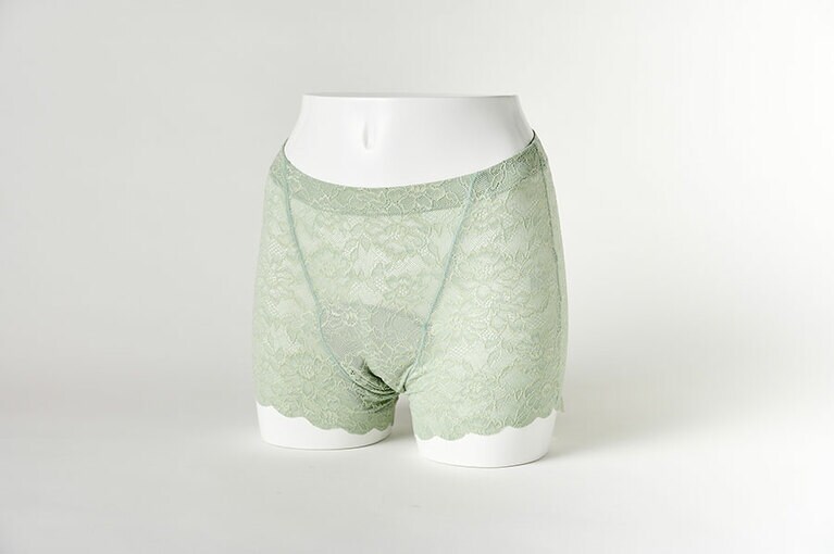 グンゼ Tuché cherish moon 吸水型サニタリーショーツ(TC4862) 4,180円。