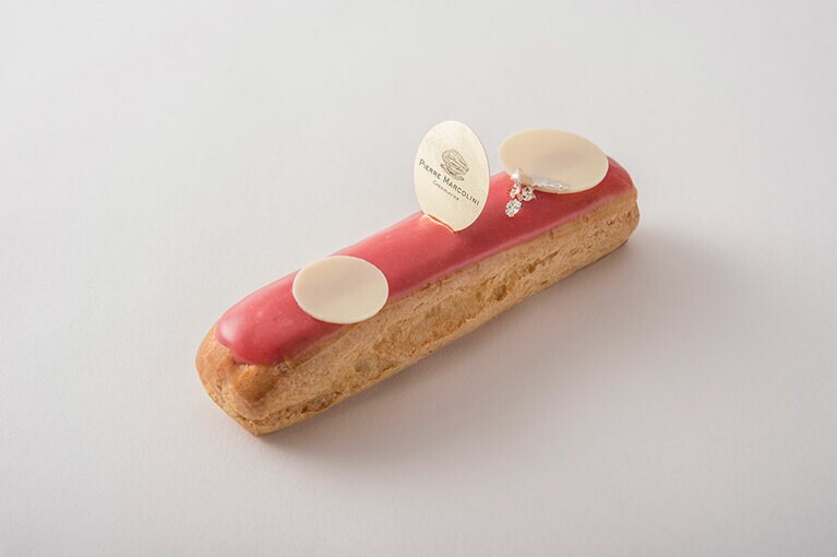 マルコリーニ エクレア ストロベリー 物販 756円、カフェ 880円。※銀座本店、名古屋店で5月31日まで販売。