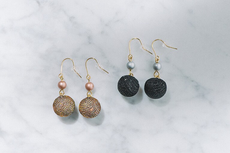 ピアス 各組 100円(100円ショップFLET'S 、百圓領事館) 。