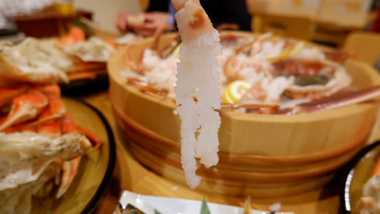 濃密な味わいに口のとろける越前ガニの刺身。