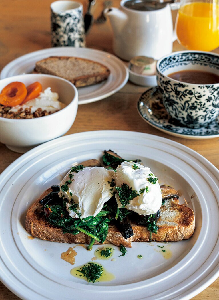 ポーチドエッグなど朝食も美味。