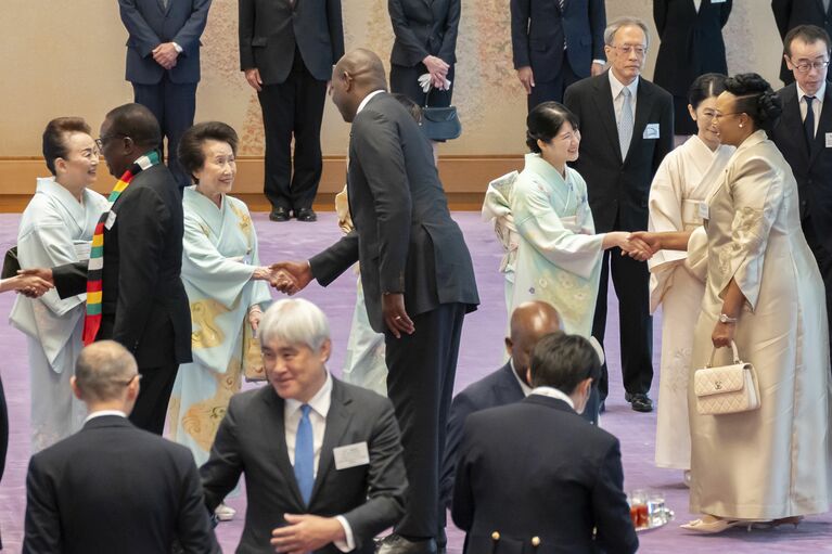 皇居・宮殿でのお茶会　宮内庁提供