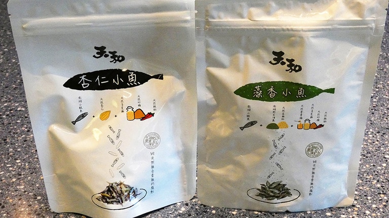 天和鮮物オリジナル「藻香小魚」80元。カルシウムが不足がちな子供のおやつにもおすすめです。