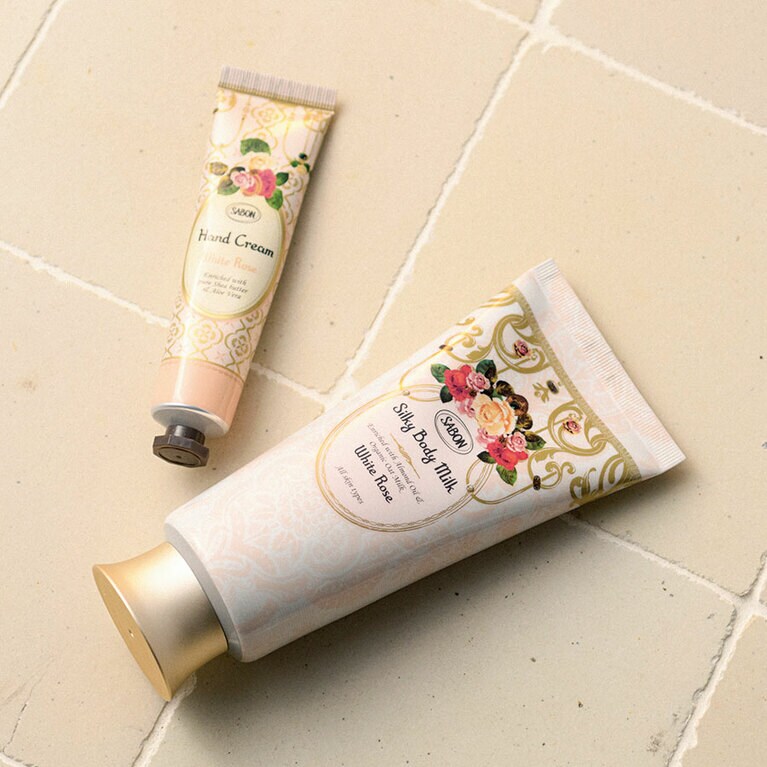 SABON　上から「ハンドクリーム ホワイト・ローズ」30mL 1,400円、「シルキーボディミルク ホワイト・ローズ」200mL 3,800円(ともに限定発売中)／SABON Japan