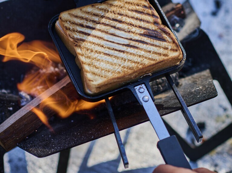 両面に焦げ目がついてきたら完成。焦げすぎないように！