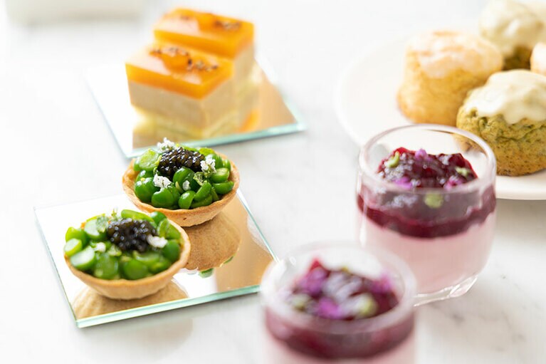 繊細なスイーツとセイヴォリー。