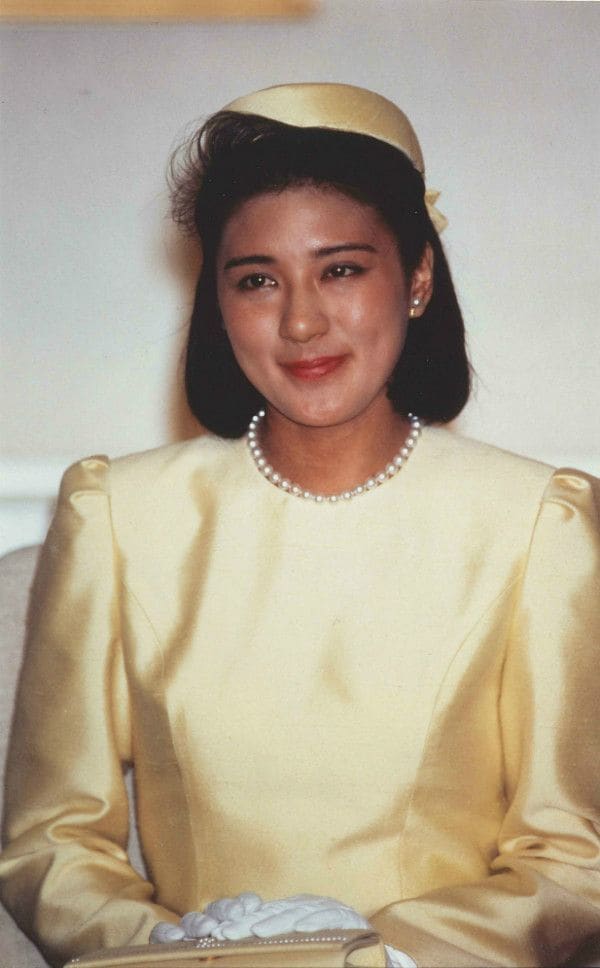 1993年1月19日、婚約内定記者会見での小和田雅子さん（当時） ©JMPA