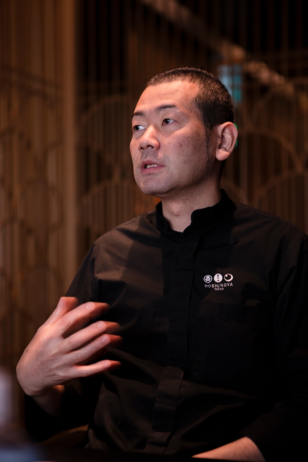 浜田統之シェフは、軽井沢のフレンチ「ユカワタン」の総料理長だった時代に広く名前を知られるようになる。2016年に星のや東京が開業すると同時に、料理長に就任した。