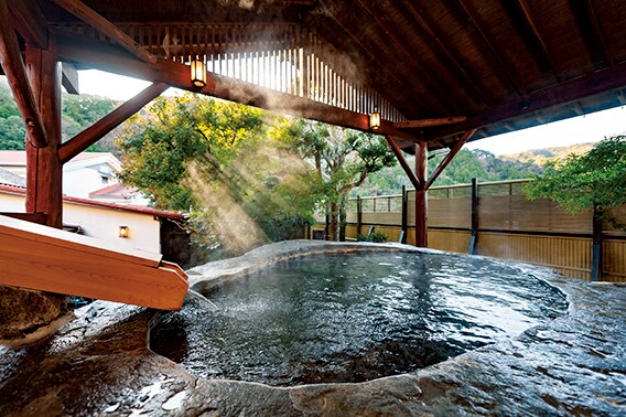 【白壁】Photo: Wataru Sato