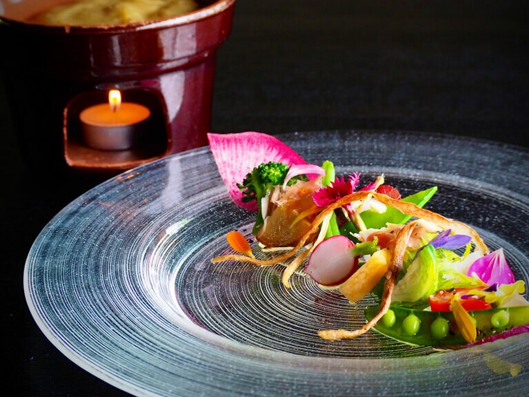 オーベルジュ内子［愛媛／大登温泉］ディナー野菜料理イメージ。